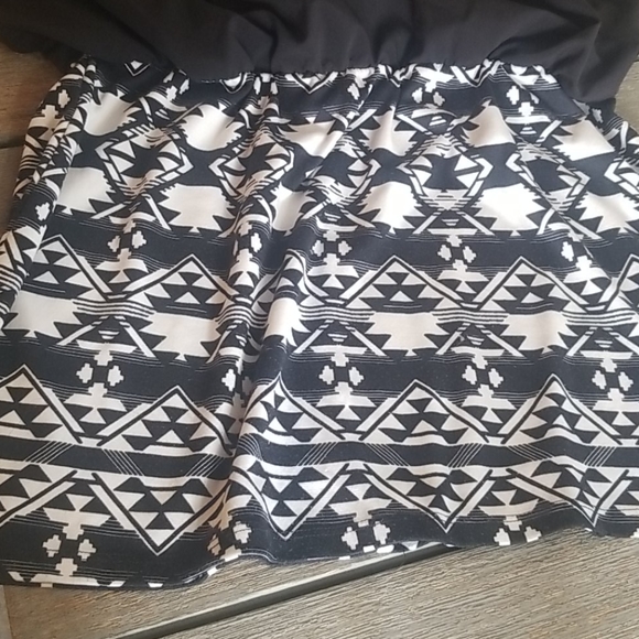 Women's dress - Picture 3 of 4